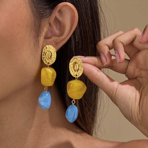 Asymmetric Resin & Hammered Gold Drop Earrings | 40E559