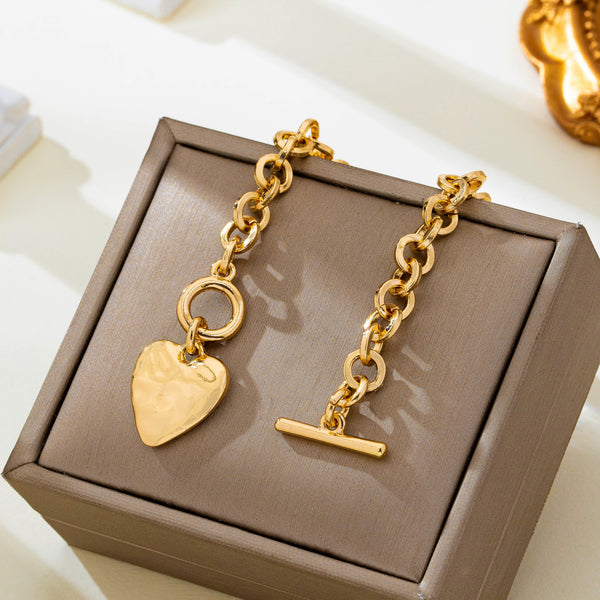 Bold Hammered Heart Toggle Clasp Bracelet | 80B1926
