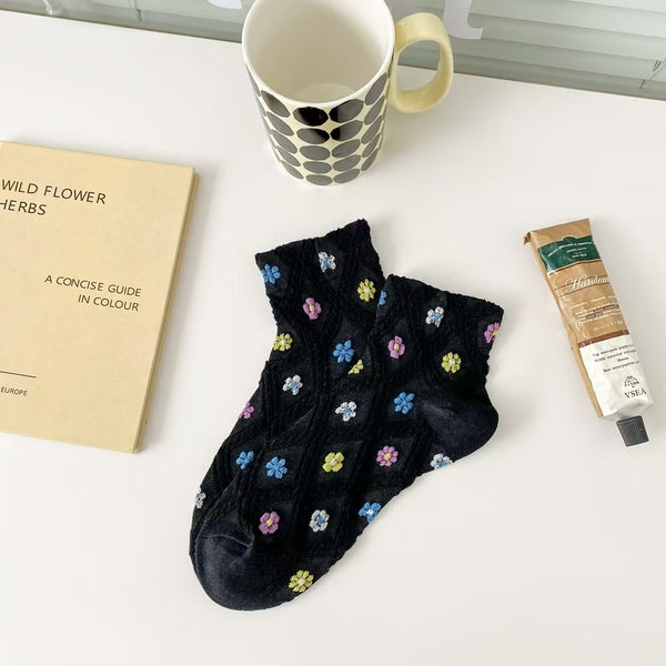 MULTI FLORAL EMBROIDERY TEXTURED ANKLE SOCKS | 40S02096