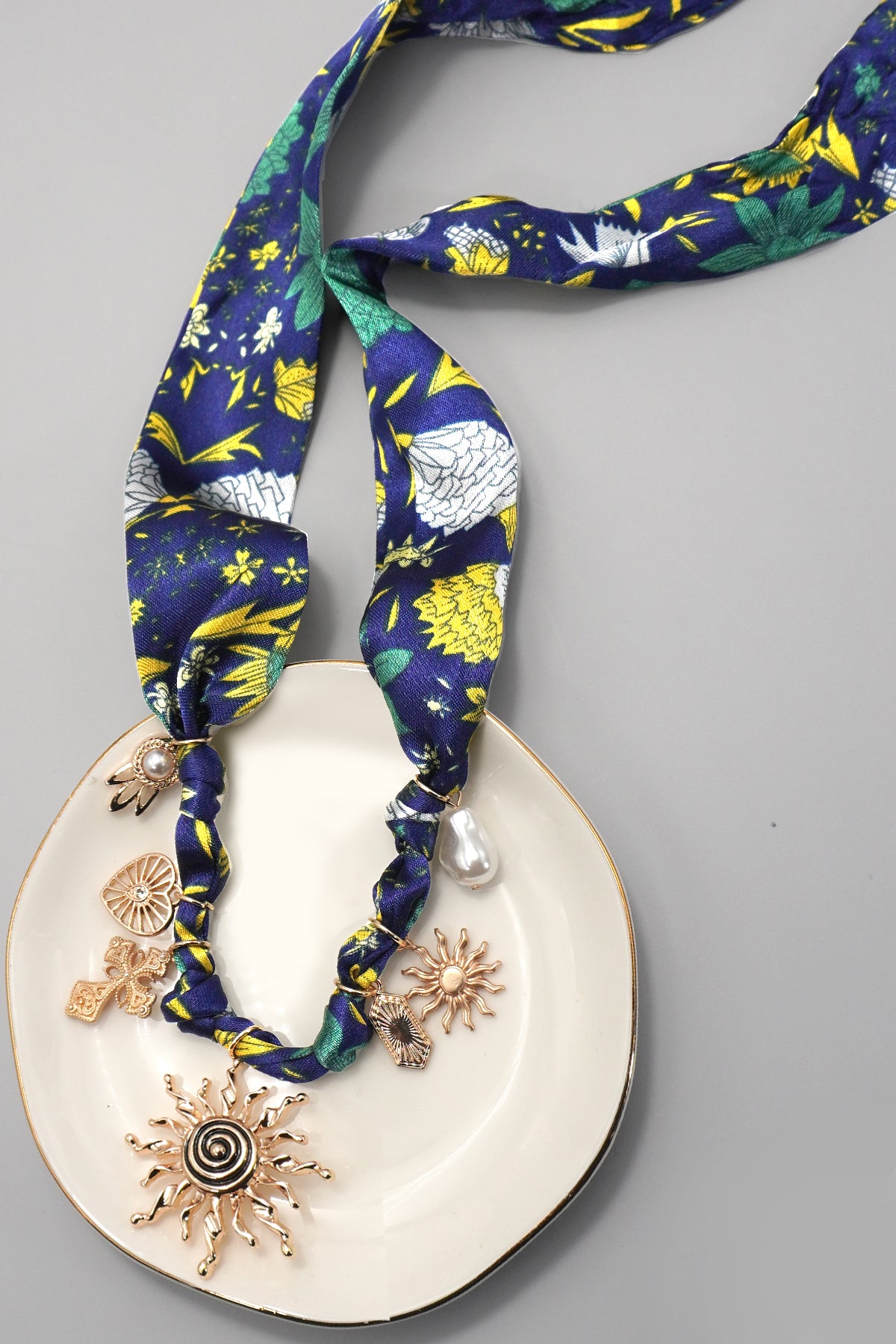 SCARF CHARM NECKLACE-FISH SUN PEARL HEART | 80N92321