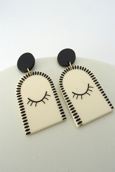 OPEN & CLOSED ACRYLIC EYE EARRING | 40E128