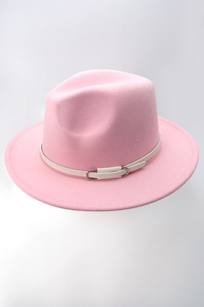 A VINTAGE CLASSIC FEDORA HAT WITH WHITE TRIM | 40HW301