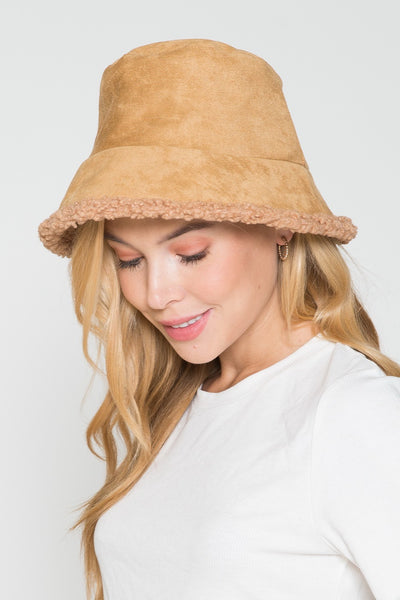 REVERSIBLE FAUX SUEDE WITH FUR BUCKET HAT | 40HW309