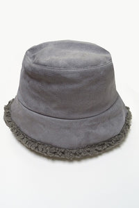 REVERSIBLE FAUX SUEDE WITH FUR BUCKET HAT | 40HW309