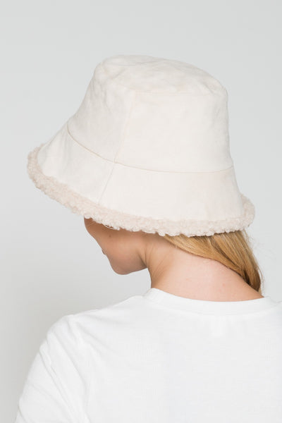 REVERSIBLE FAUX SUEDE WITH FUR BUCKET HAT | 40HW309