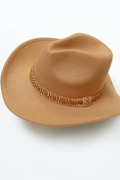 A VINTAGE CLASSIC COW BOY HAT WITH AZTEC TRIM | 40HW313