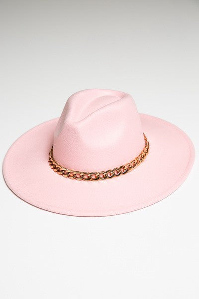 A VINTAGE PLAIN FEDORA HAT WITH GOLD CHAIN | 40HW013