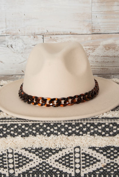 CLASSIC FEDORA HAT WITH TORTOISE CHAIN | 40HW215