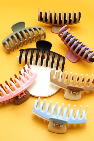 MATTE JUMBO COLOR BLOCK CLAW HAIR CLIP | 40H397