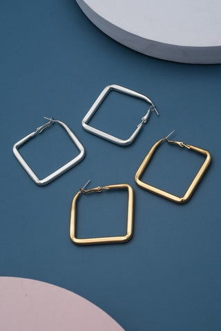 SQUARE HOLLOW HOOP EARRINGS | 31E21761