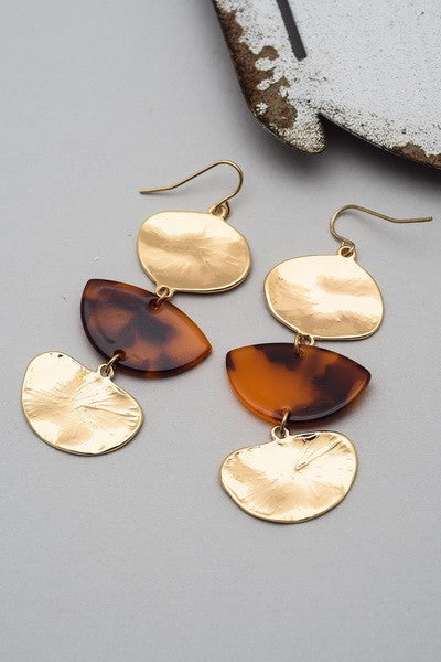 HAMMERED METAL ACRYLIC MIX DROP EARRINGS | 31E21743