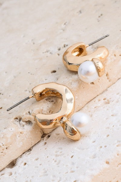 MINI HAMMERED HOOP WITH  PEARL EARRINGS | 51E2021190