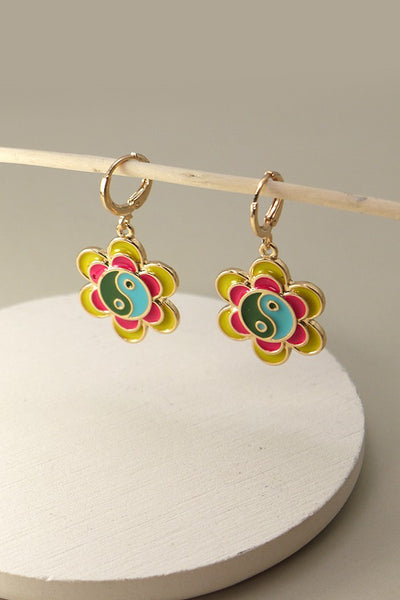 YINGYANG FLOWER HUGGIE HOOP EARRINGS | 60E2117918