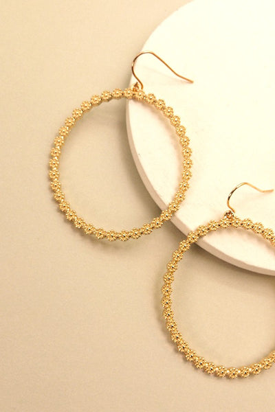 DANITY FLOWER CIRCLE HOOP EARRINGS | 31E22266