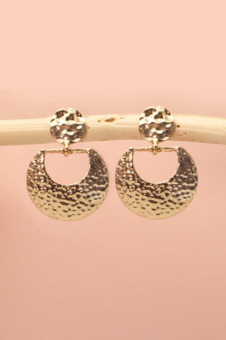 HAMMERED CRESCENT MOON DROP EARRINGS | 31E22099