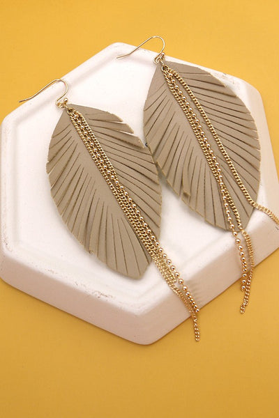 LEATHER LEAF WITH CHAIN DROP EARRINGS | 52E2101833