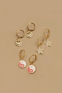 SMILEY STAR YINGYANG TRIO MINI HOOP EARRINGS | 71E21557