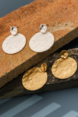 HAMMERED DOUBLE CIRCLE DROP EARRINGS | 31SE22015