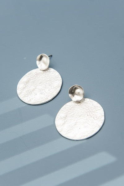 HAMMERED DOUBLE CIRCLE DROP EARRINGS | 31SE22015