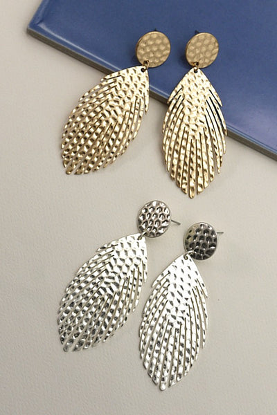 HAMMERED FEATHER DROP EARRINGS | 10E2120602