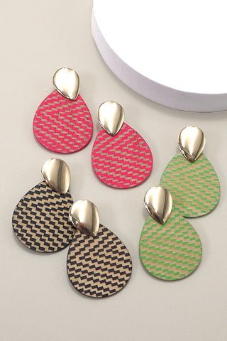 GOLD TEARDROP ON A WOOD CHEVRON EARRINGS | 80E286