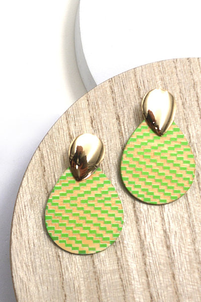 GOLD TEARDROP ON A WOOD CHEVRON EARRINGS | 80E286