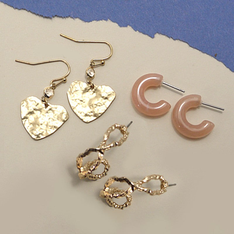 MINI HOOP TRIO ACRYLIC HEART EARRINGS  | 80E376